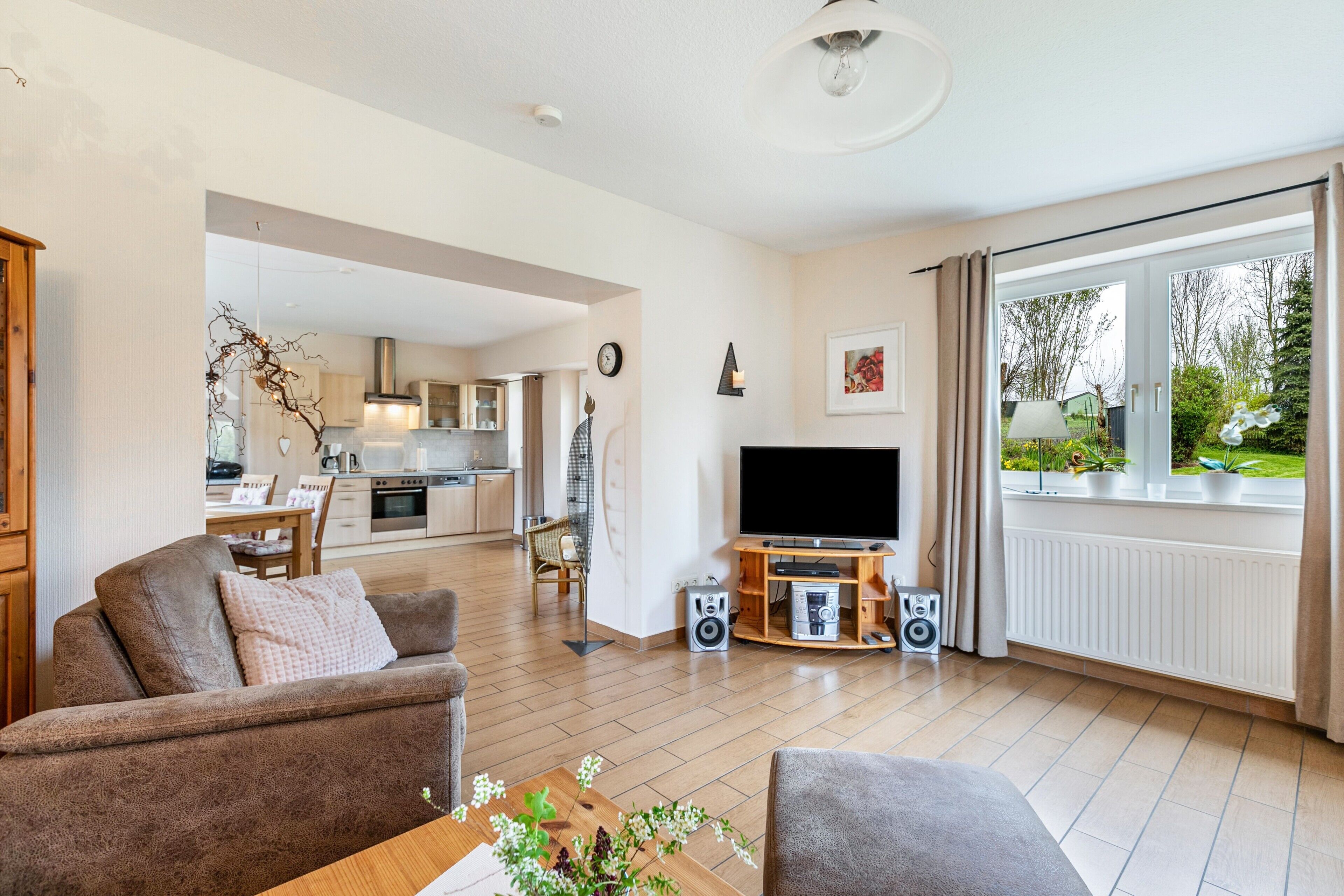 Fernseher, Kamin, DVD-Player, Stereoanlage