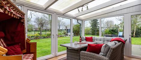 TV, fireplace, DVD player, stereo