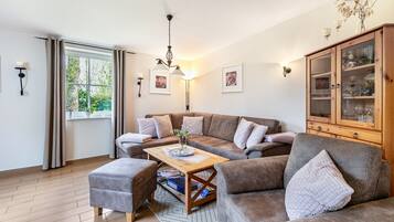 Fernseher, Kamin, DVD-Player, Stereoanlage