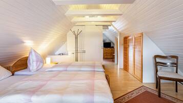 3 bedrooms, iron/ironing board, free WiFi, bed sheets
