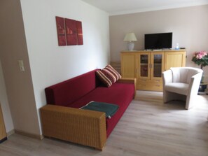 TV - Apartment 'Hof Gerbert' with Shared Garden and Wi-Fi (Halenbeck-Rohlsdorf)