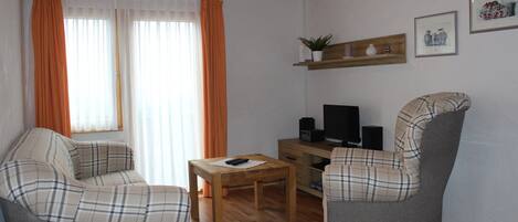 TV, DVD player, table tennis, stereo