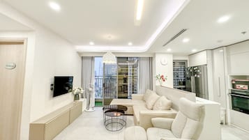 Panoramic Apartment | Living area | 45-inch flat-screen TV with cable channels, Netflix, streaming services