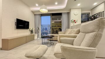 Panoramic Apartment | Living area | 45-inch flat-screen TV with cable channels, Netflix, streaming services