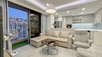 Departamento panorámico | Área de sala de estar | Televisión de pantalla plana, Netflix y servicios de streaming