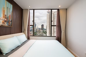 Apartamento panorâmico | Individualmente mobiliados, escrivaninha
