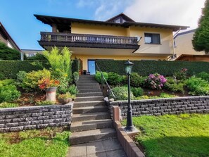 Exterior - Apartment 'Zur Schönen Aussicht' with Mountain View, Private Terrace and Wi-Fi (Schotten)