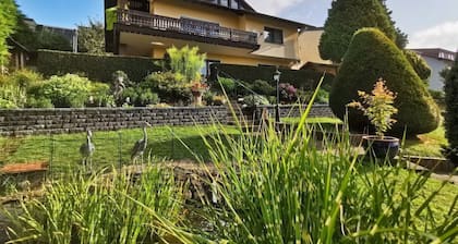 Ferienwohnung 'Zur Schönen Aussicht' mit Bergblick, privater Terrasse und WLAN