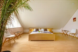 3 Schlafzimmer, Schreibtisch, Bügeleisen/Bügelbrett, kostenloses WLAN