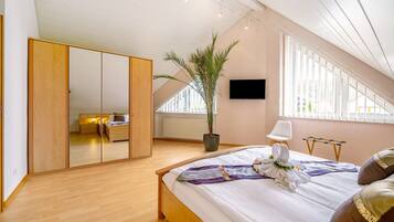 3 Schlafzimmer, Schreibtisch, Bügeleisen/Bügelbrett, kostenloses WLAN
