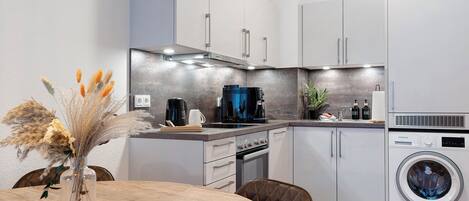 Kühlschrank, Ofen, Herdplatte, Geschirrspüler