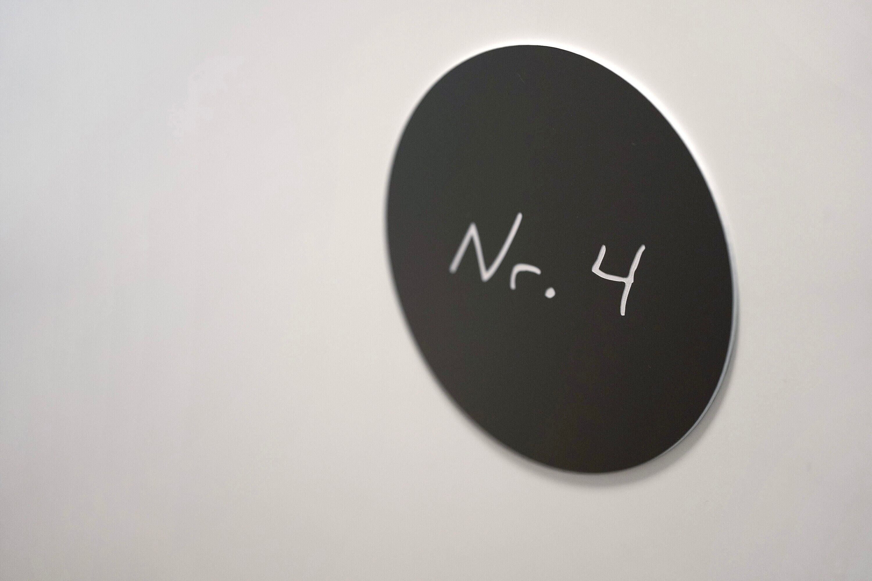 A black sign with 'Nr. 4' written on it.
