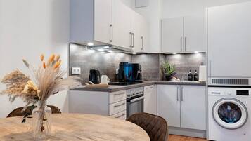 Réfrigérateur, four, plaque de cuisson, lave-vaisselle