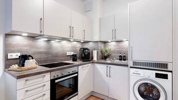 Réfrigérateur, four, plaque de cuisson, lave-vaisselle