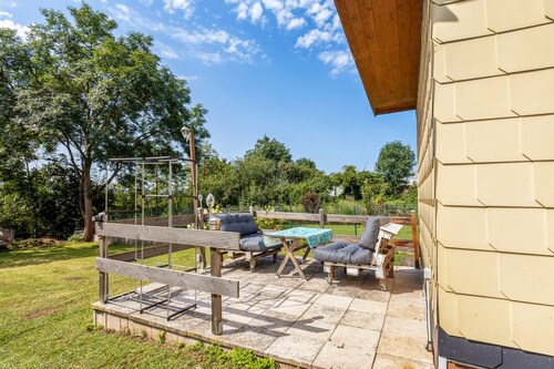 Bungalow 'Ferienhaus Sonne' mit Privatterrasse, Gemeinschaftsgarten und WLAN