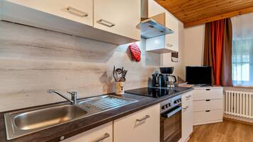 Refrigerador, horno, placa de cocina, lavavajillas