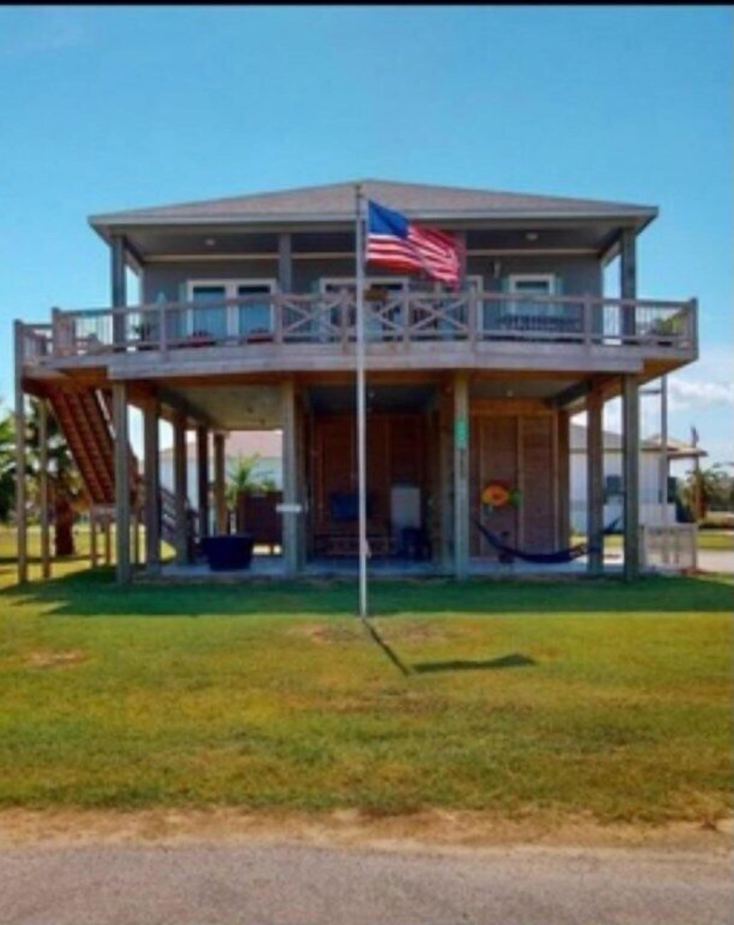 Big Chill, Sleeps 8, 2/2, Dog Friendly, Sandy Shores