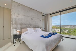 4 quartos, ferros/tábuas de passar roupa, Wi-Fi, roupa de cama