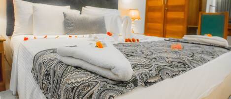 Deluxe Double Room, Pool View | Desk, free WiFi