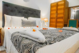 Deluxe Double Room, Pool View | Desk, free WiFi