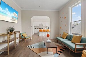 Smart TV, books - 3BR City Chic Modern Apt | Central Location (Indianapolis)