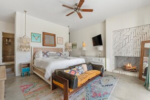 4 slaapkamers, een bureau, een strijkplank/strijkijzer, reisbedje