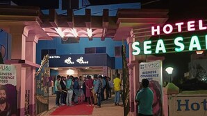 The entrance to Hotel Sea Sand with a red carpet and signs for U&I Business Conference 2023 and LYNZ Business Conference 2023. - Hotel Sea Sand (Kanthi)