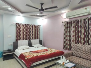 Comfort Room - Hotel Sea Sand (Kanthi)