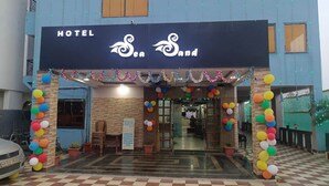 A hotel entrance with a sign reading "Sea Sand". - Hotel Sea Sand (Kanthi)