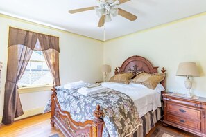 2 bedrooms, desk, free WiFi, bed sheets - Home Sweet Home #2 near Libert University, Lynchburg General Hospital & Stadium  (Lynchburg)