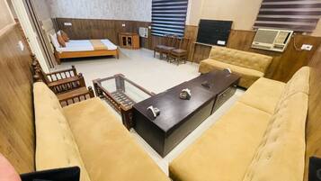 Deluxe Double Room | Desk, laptop workspace, free WiFi, bed sheets