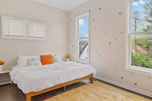 5 bedrooms, desk, iron/ironing board, free WiFi