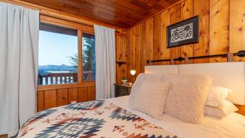 5 sovrum, skrivbord, strykjÀrn/strykbrÀda och internet