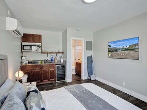 Iron/ironing board, travel crib, free WiFi, bed sheets