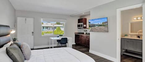 Fer et planche à repasser, lit parapluie, Wi-Fi gratuit, draps fournis