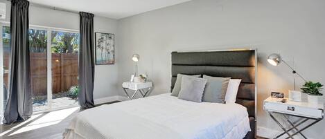 Bügeleisen/Bügelbrett, Reisekinderbett, kostenloses WLAN, Bettwäsche