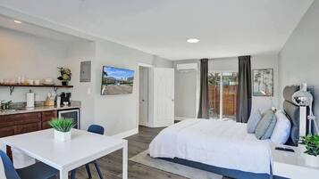 Iron/ironing board, travel crib, free WiFi, bed sheets