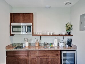 Mikrovågsugn, ugn, spishäll och kaffe- och tebryggare