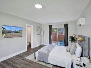 Fer et planche à repasser, lit parapluie, Wi-Fi gratuit, draps fournis