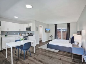 Iron/ironing board, travel cot, free WiFi, bed sheets - Pelican Cove: Studio with Full Kitchen and Patio (Pompano Beach)