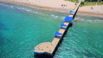 Una spiaggia nelle vicinanze
