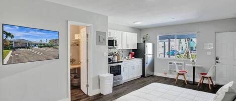 1 chambre, fer et planche à repasser, lit parapluie, Wi-Fi gratuit