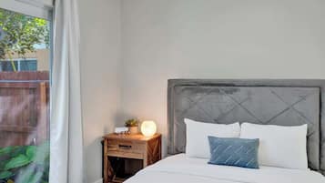 1 habitación, tabla de planchar con plancha, cuna de viaje y wifi