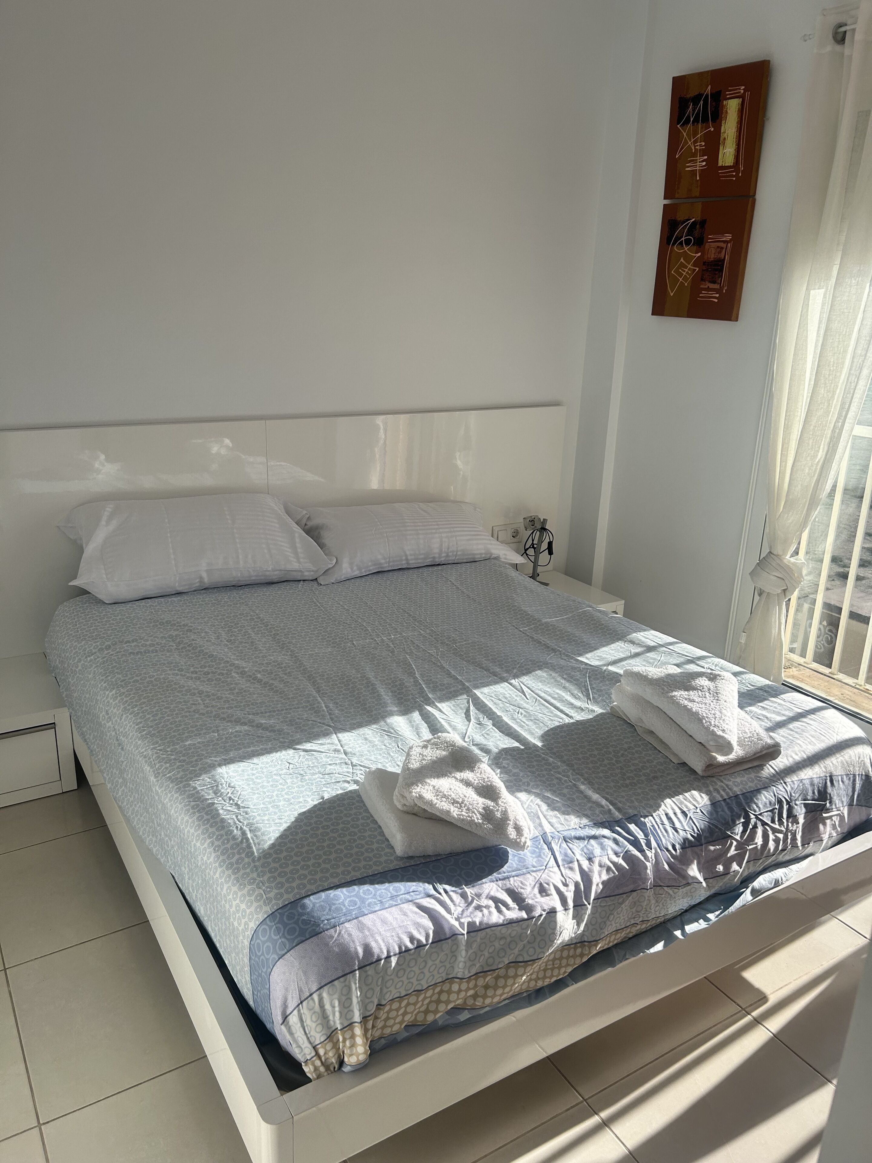 2 slaapkamers, een strijkplank/strijkijzer, wifi, beddengoed