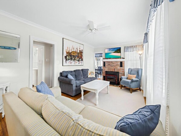 Smart TV - 3 bedroom accommodation in North Beach Haven (North Beach Haven)