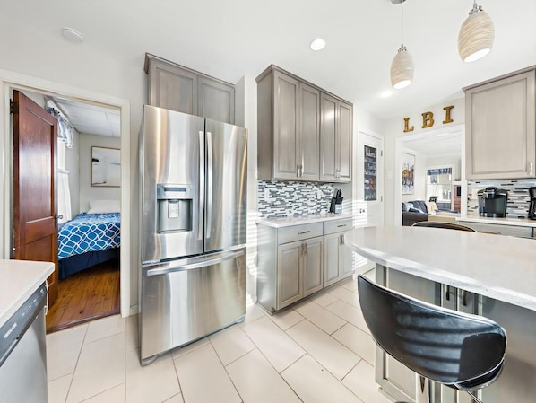 Réfrigérateur, four, plaque de cuisson, lave-vaisselle