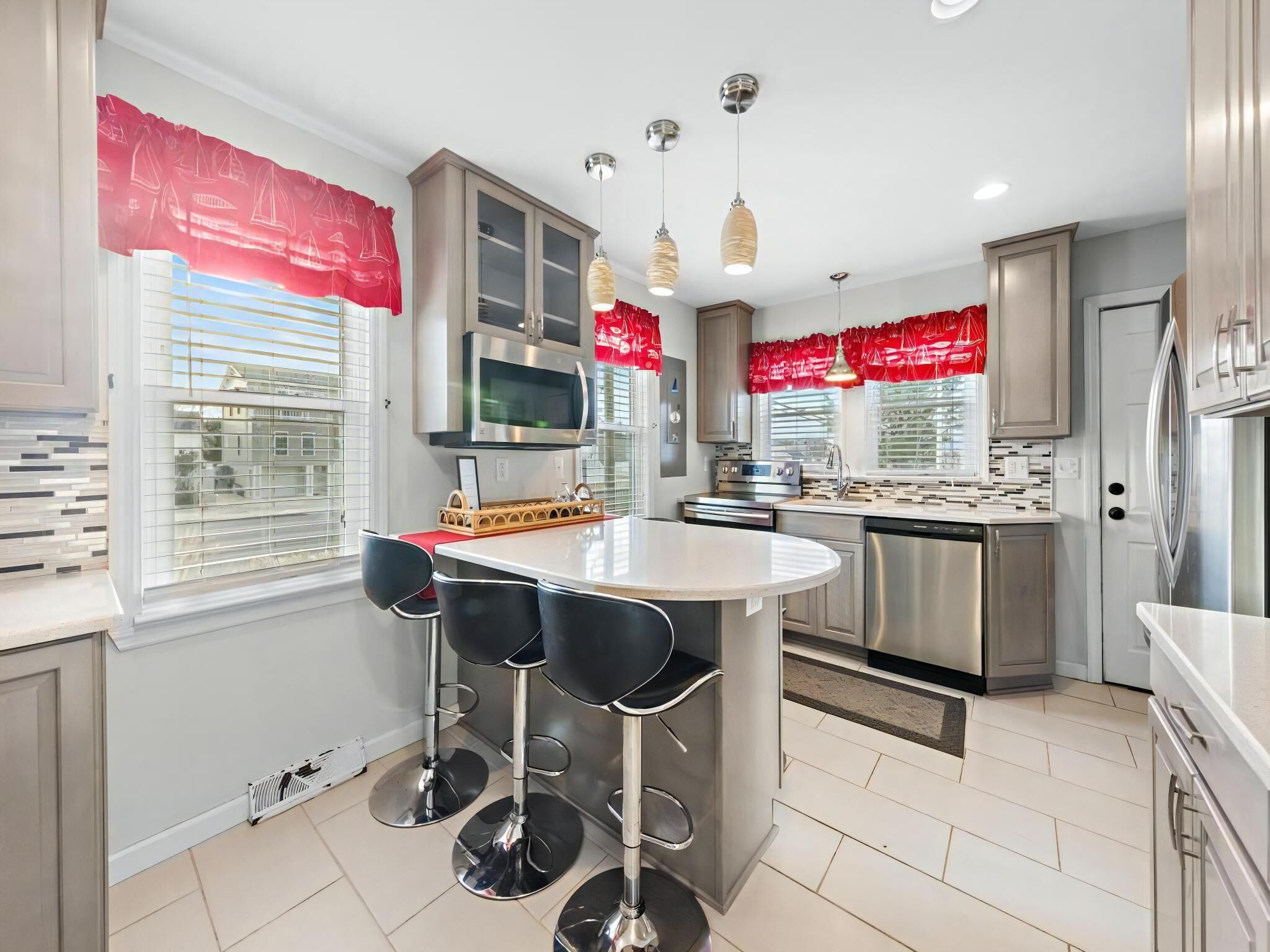 Kühlschrank, Ofen, Herdplatte, Geschirrspüler