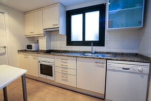 Frigorifero, microonde, forno, lavastoviglie