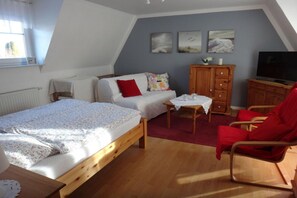 Bügeleisen/Bügelbrett, Reisekinderbett, kostenloses WLAN, Bettwäsche