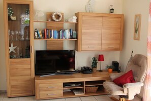 Tv, dvd-afspiller, stereoanlæg